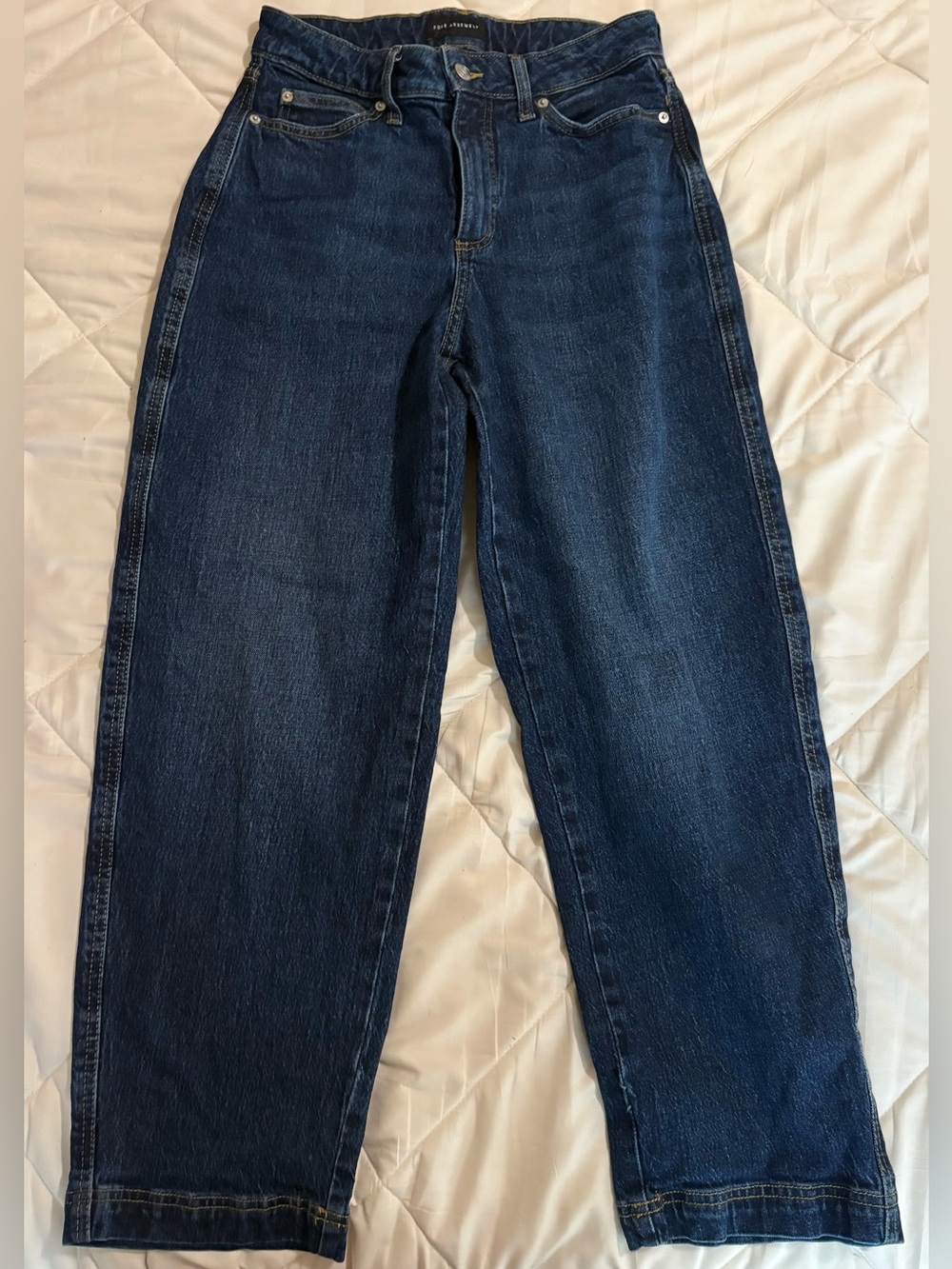 Free Assembly Women's Mid Rise Wide Hem Barrel Jeans